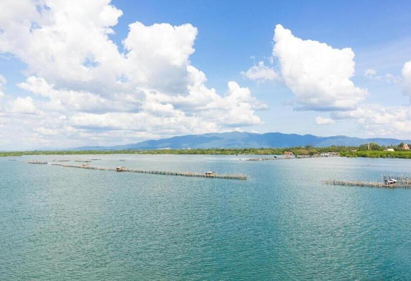 The Pride Hotel At Laemsing