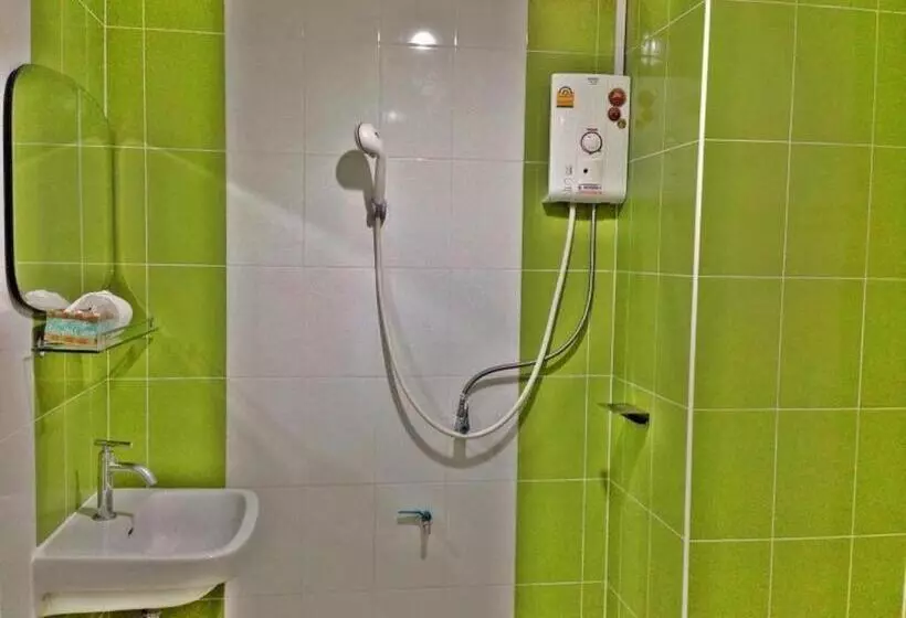 The Pride Hotel At Laemsing