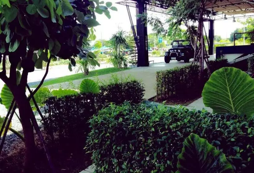 The Pride Hotel At Laemsing