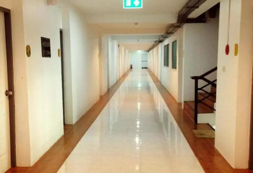 The Pride Hotel At Laemsing