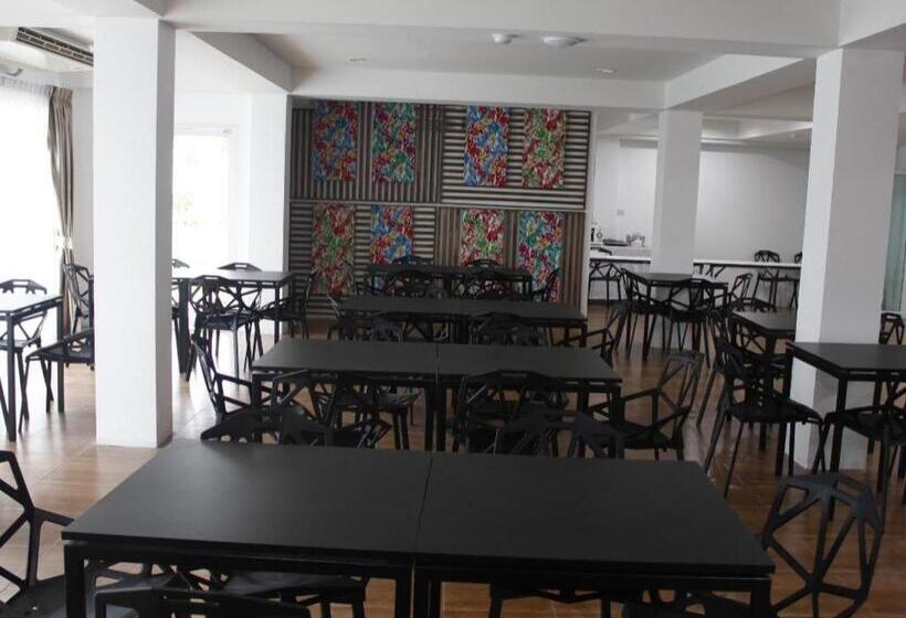 The Pride Hotel At Laemsing