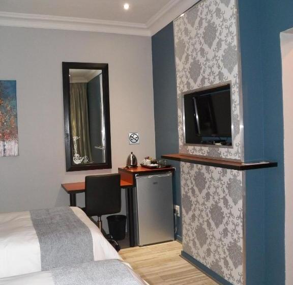 פנסיון 50 On Greeff