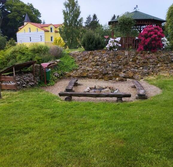 膳宿费 Bynovecký Zámeček