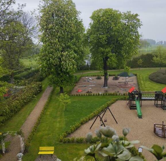 膳宿费 Bynovecký Zámeček