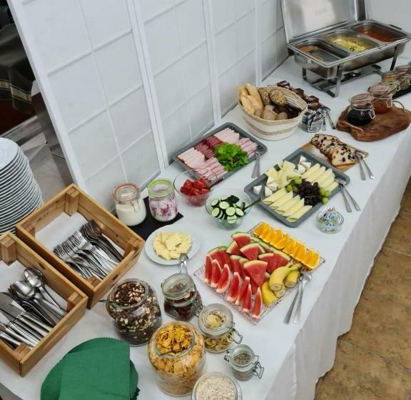 膳宿费 Bynovecký Zámeček