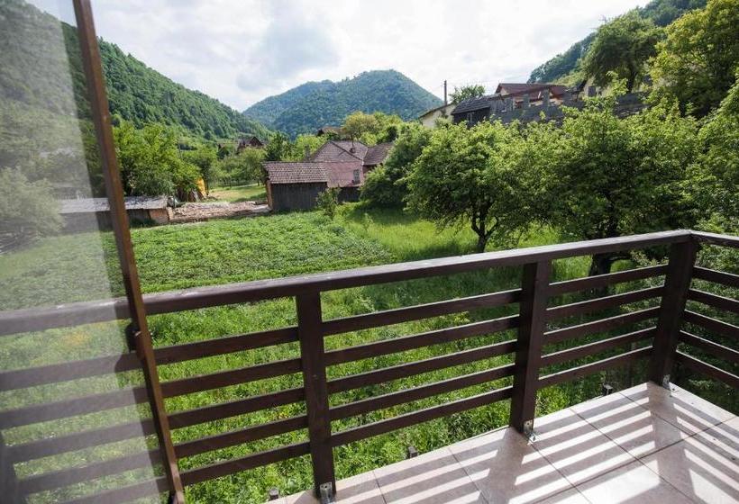 بنسيون Vatra Dacilor Transalpina