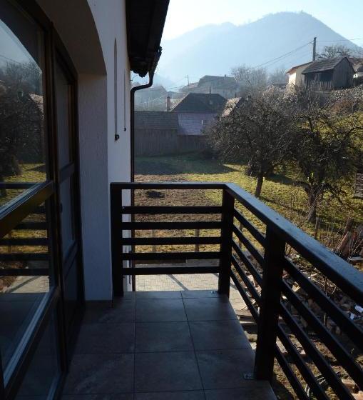 بنسيون Vatra Dacilor Transalpina