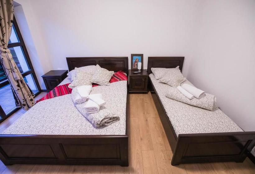 بنسيون Vatra Dacilor Transalpina