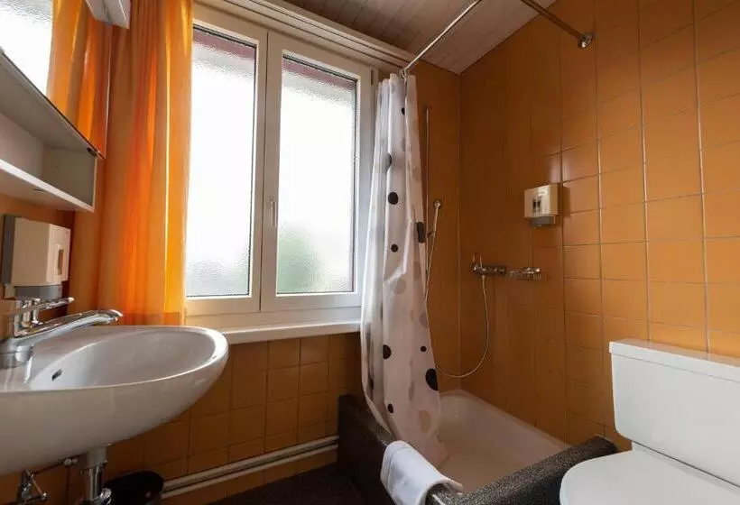 Aamiaismajoitus (B&B) Gasthof Pizzeria Weingarten