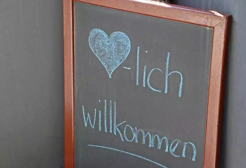 Aamiaismajoitus (B&B) Gasthof Pizzeria Weingarten