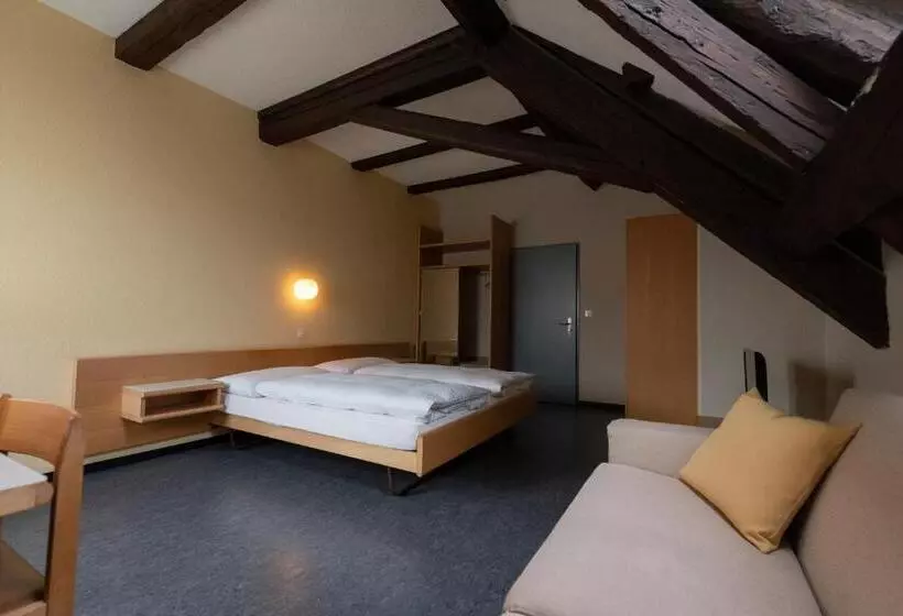 Aamiaismajoitus (B&B) Gasthof Pizzeria Weingarten