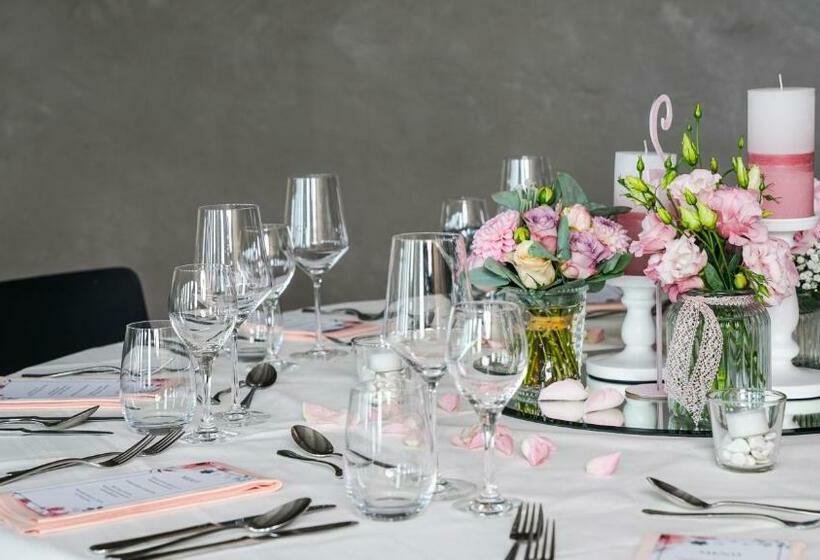 酒店 Hofgut Hohenkarpfen