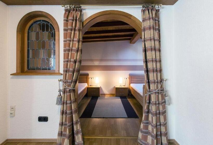 בית מלון כפרי & Restaurant Krone