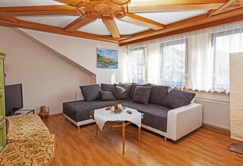 בית מלון כפרי & Restaurant Krone