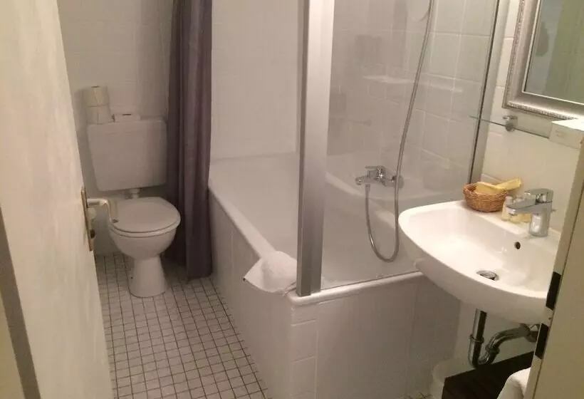 Hotelli Waldgasthof Buchenhain