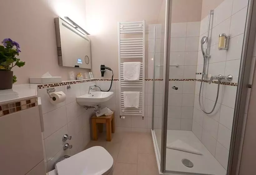 Hotelli Waldgasthof Buchenhain