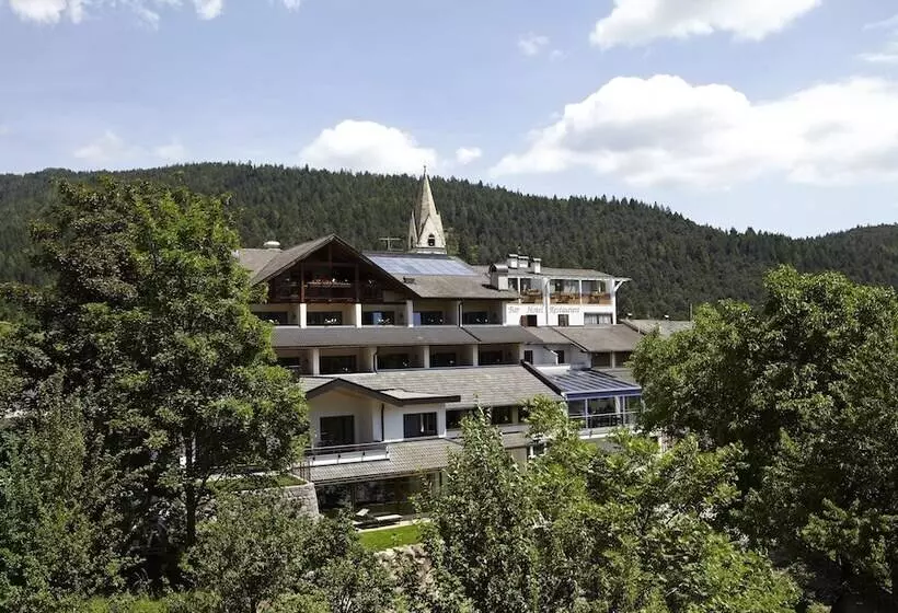 Hotelli Zum Löwen   Al Leone