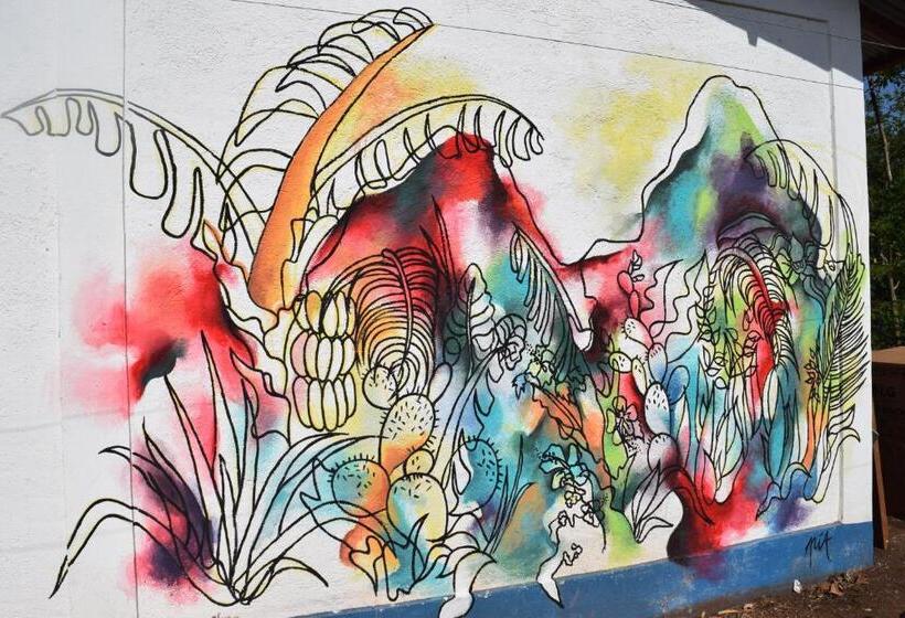 La Urraca Loca Hostel