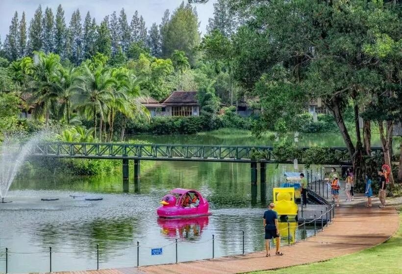 Lomakeskus Bor Saen Pool Villa
