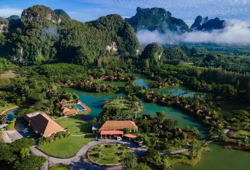 Lomakeskus Bor Saen Pool Villa