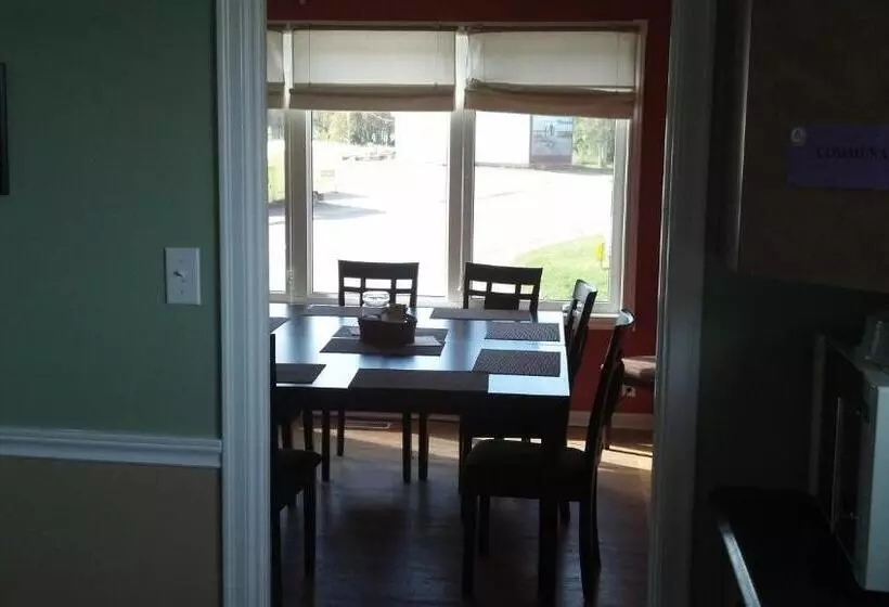 Retkeilymaja Exploits Inn And Suites