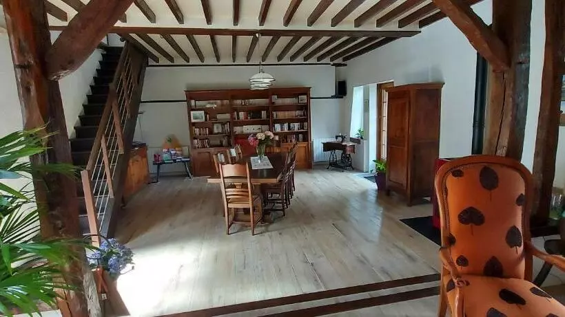 Aamiaismajoitus (B&B) Au Relais De Chaussy