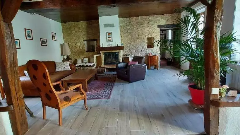 Aamiaismajoitus (B&B) Au Relais De Chaussy