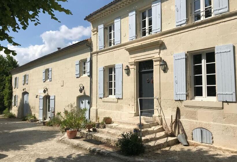 مبيت وإفطار Aux Chambres Des Bujours