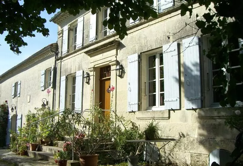 Aamiaismajoitus (B&B) Aux Chambres Des Bujours
