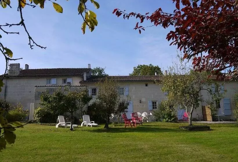 Aamiaismajoitus (B&B) Aux Chambres Des Bujours