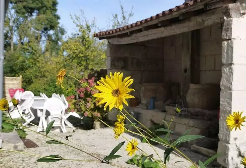 Aamiaismajoitus (B&B) Aux Chambres Des Bujours