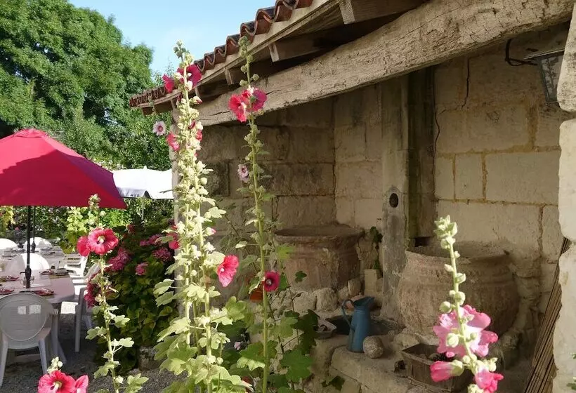 Aamiaismajoitus (B&B) Aux Chambres Des Bujours