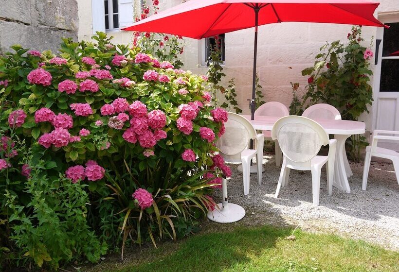 مبيت وإفطار Aux Chambres Des Bujours