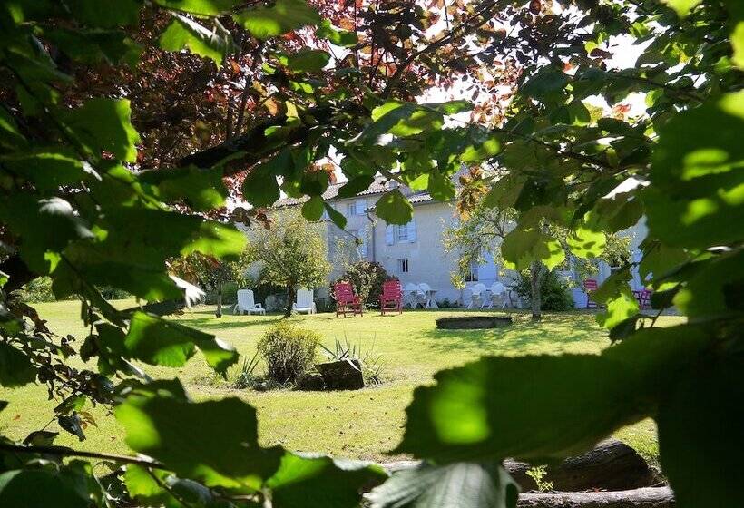 مبيت وإفطار Aux Chambres Des Bujours