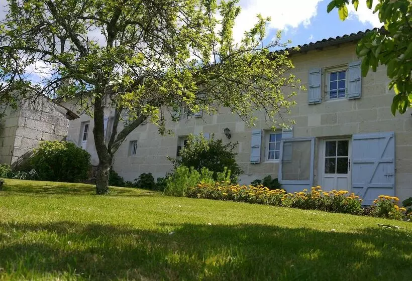 Aamiaismajoitus (B&B) Aux Chambres Des Bujours