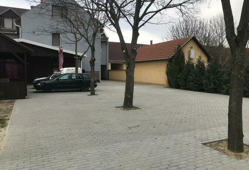 Bed and Breakfast Kerekes Panzió és étterem