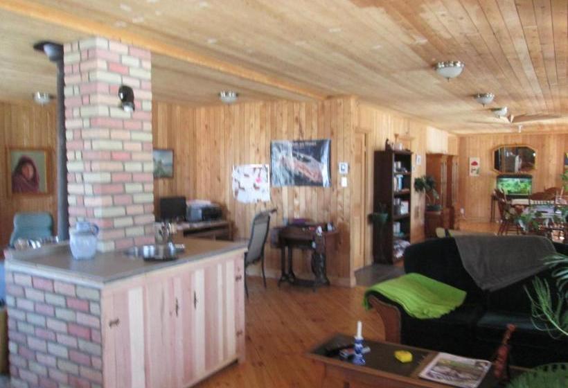 Gîte La Maison Chez J.p. Bed And Breakfast