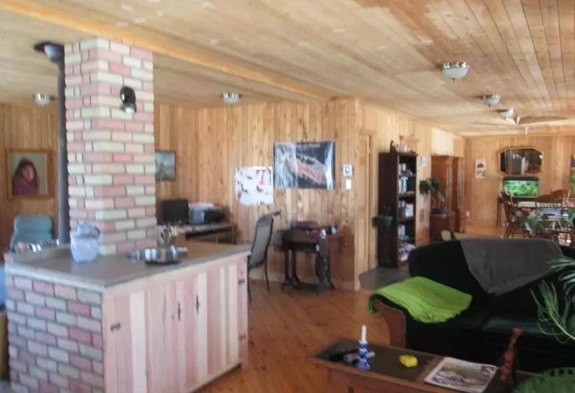 Gîte La Maison Chez J.p. Bed And Breakfast