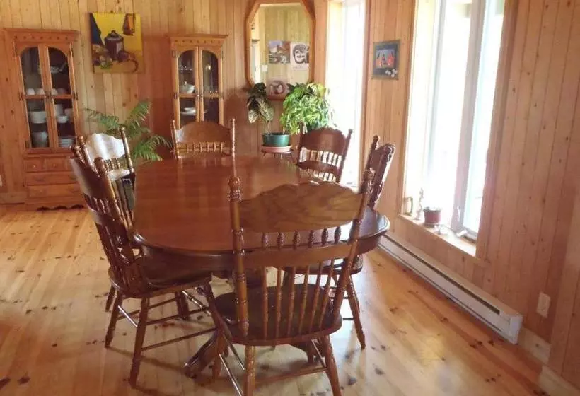 Gîte La Maison Chez J.p. Bed And Breakfast