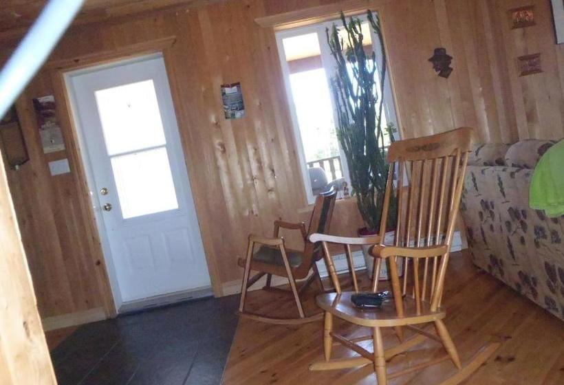 Gîte La Maison Chez J.p. Bed And Breakfast