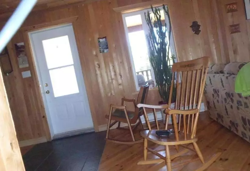 Gîte La Maison Chez J.p. Bed And Breakfast