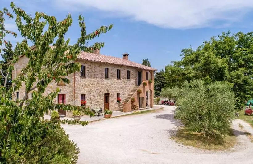 Hotelli Agriturismo Tenuta Di Biscina