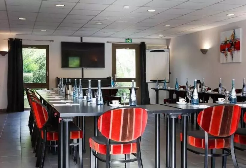 ホテル Hôtel Restaurant Le Colibri