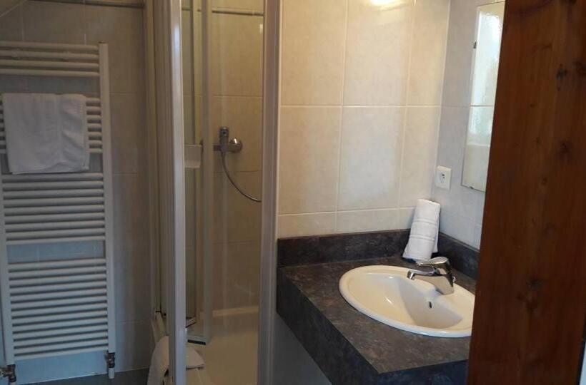 ホテル Hôtel Restaurant Oberlé