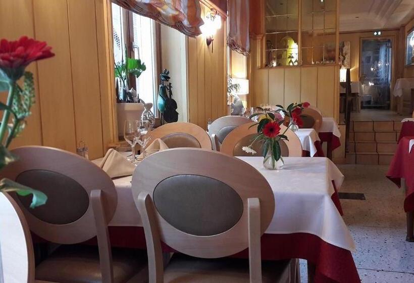 ホテル Hôtel Restaurant Oberlé