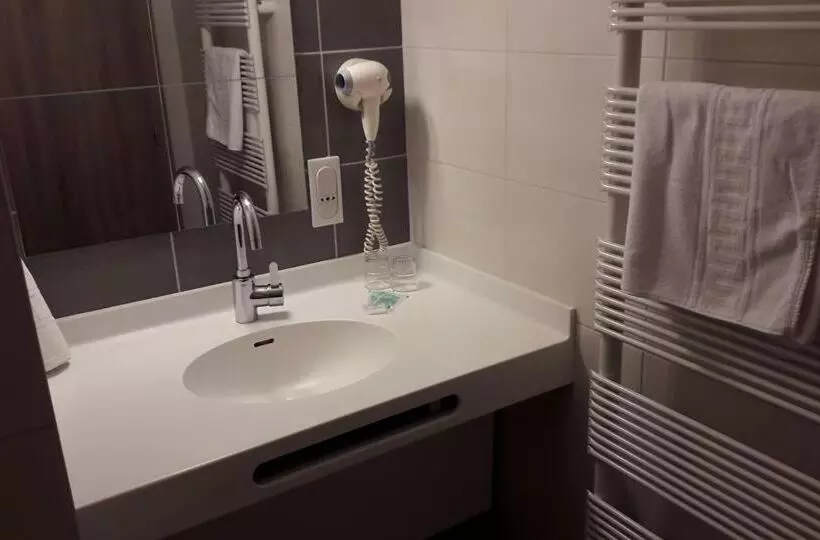 ホテル Hôtel Restaurant Oberlé