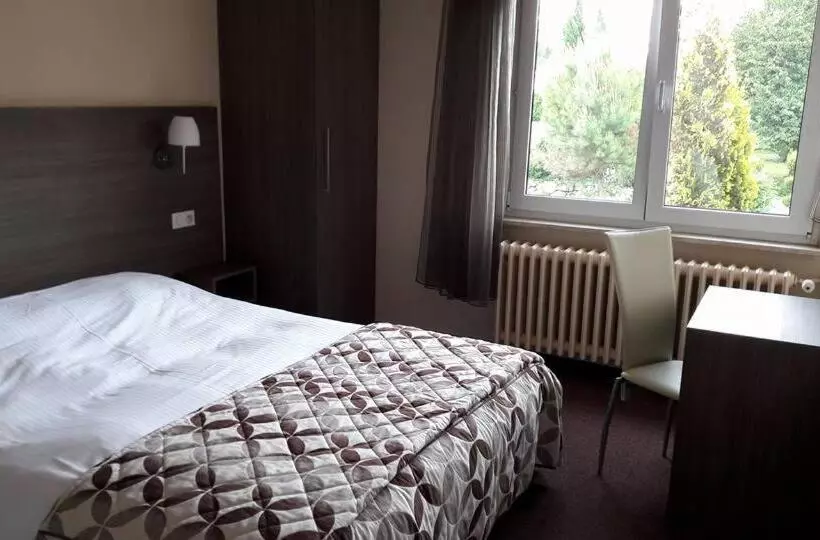 ホテル Hôtel Restaurant Oberlé