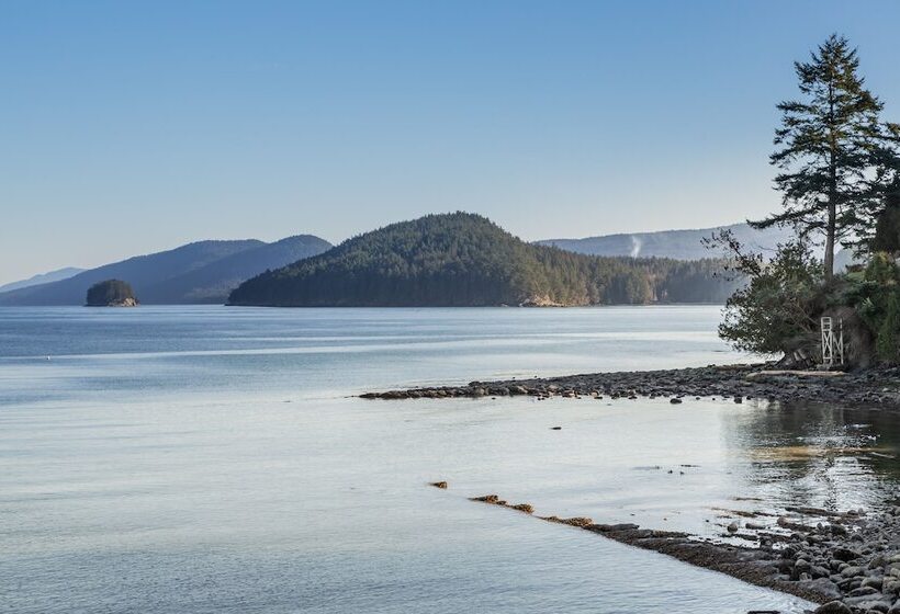 Hotel Mayne Island Resort