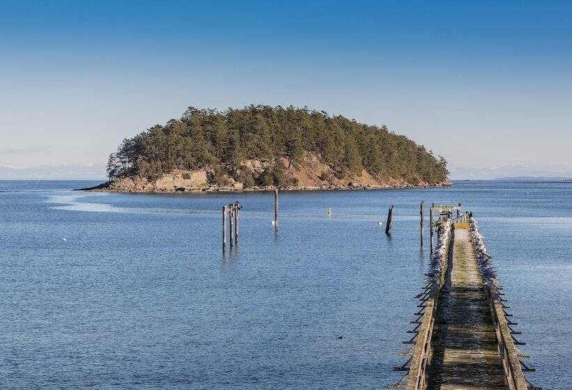 Hotel Mayne Island Resort