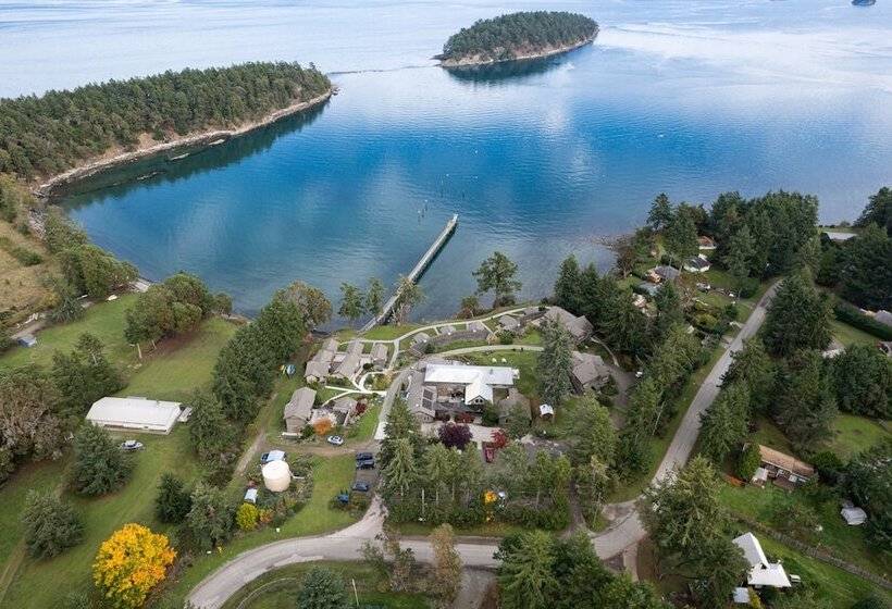 Hotel Mayne Island Resort